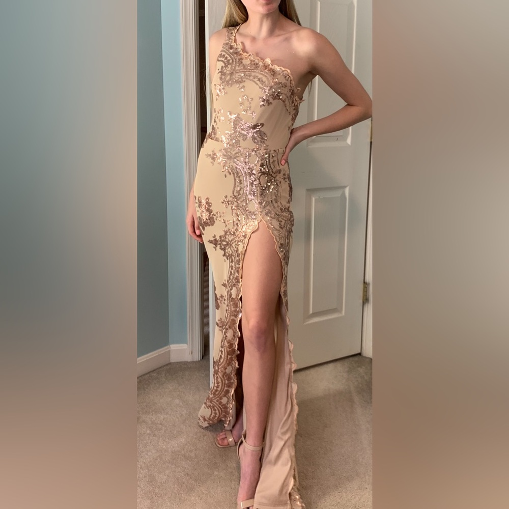 Prom Gown Stunner Boutique Size Small NWT.